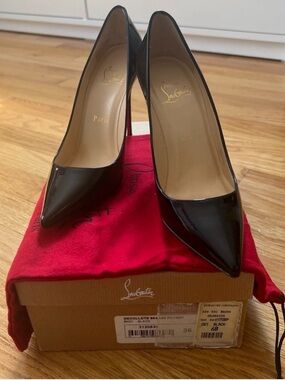 CHRISTIAN LOUBOUTIN
Decollette Pointed-Toe Red Sole Pumps